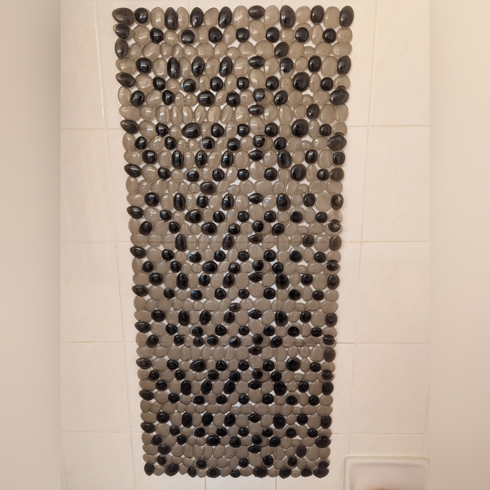 Pebbles Shaped Bath Mat - Black and Gray